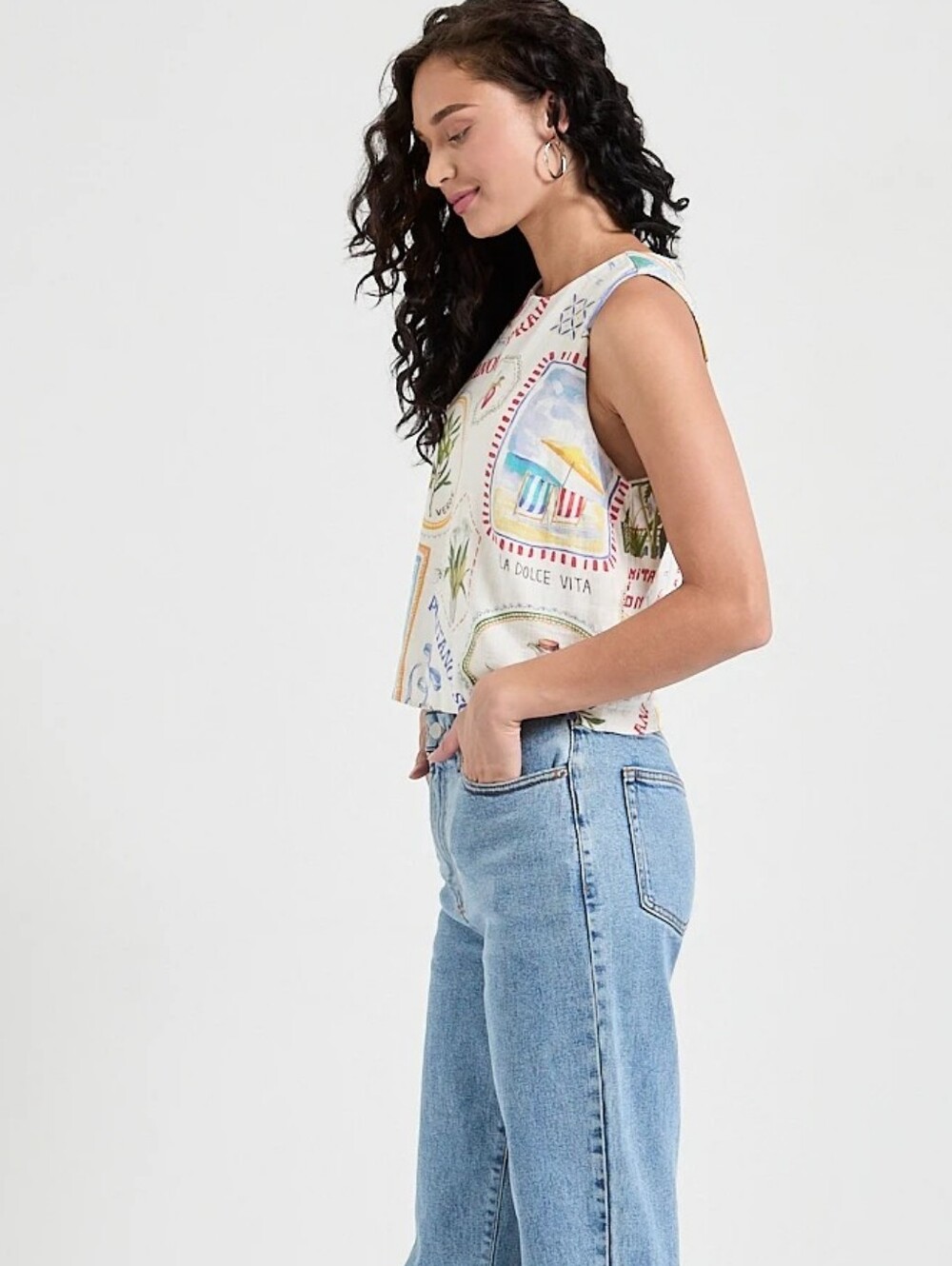 Ricki's Fitted Sleeveless Linen Blend Top in Postcard Print